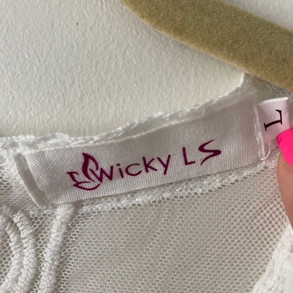 Deep V Neck White Lace Romper Size Large - Picture 7 of 10